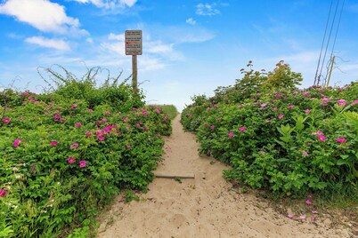 Seaside Village Condo #3- 300 ft to Sandy Beaches!