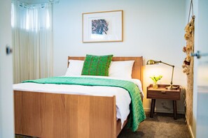 4 bedrooms, desk, iron/ironing board, travel crib