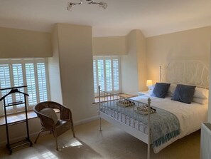 3 bedrooms, desk, iron/ironing board, WiFi