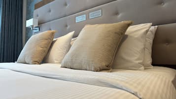 Suite | 1 bedroom, in-room safe, desk, iron/ironing board