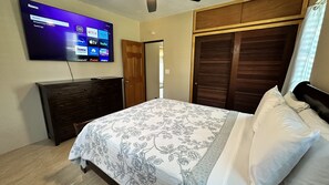 2 quartos, ferros/tábuas de passar roupa, Wi-Fi, roupa de cama