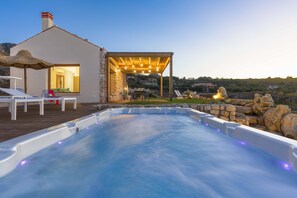 Piscine extérieure, piscine chauffée