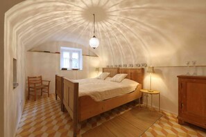 1 bedroom, iron/ironing board, travel cot, free WiFi