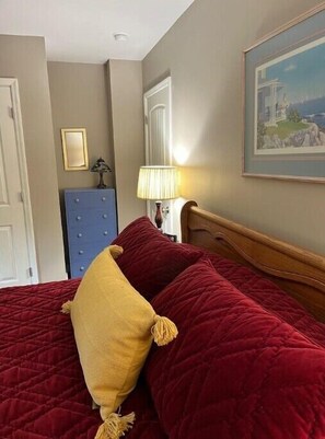 2 bedrooms, desk, iron/ironing board, travel cot