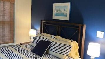 2 chambres, bureau, fer et planche Ă repasser, lit parapluie