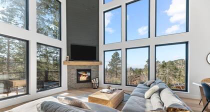 Norski - Hot Tub, Sauna,New Modern Cabin with Amazing Views