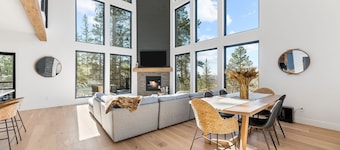 Norski - Hot Tub, Sauna,New Modern Cabin with Amazing Views