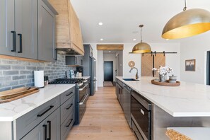 Fridge, microwave, oven, stovetop - Norski - Hot Tub, Sauna,New Modern Cabin with Amazing Views (Lead)