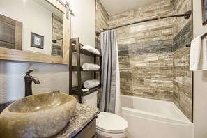 Hair dryer, towels - Timberland lodge Hot tub and Foosball (Lead)