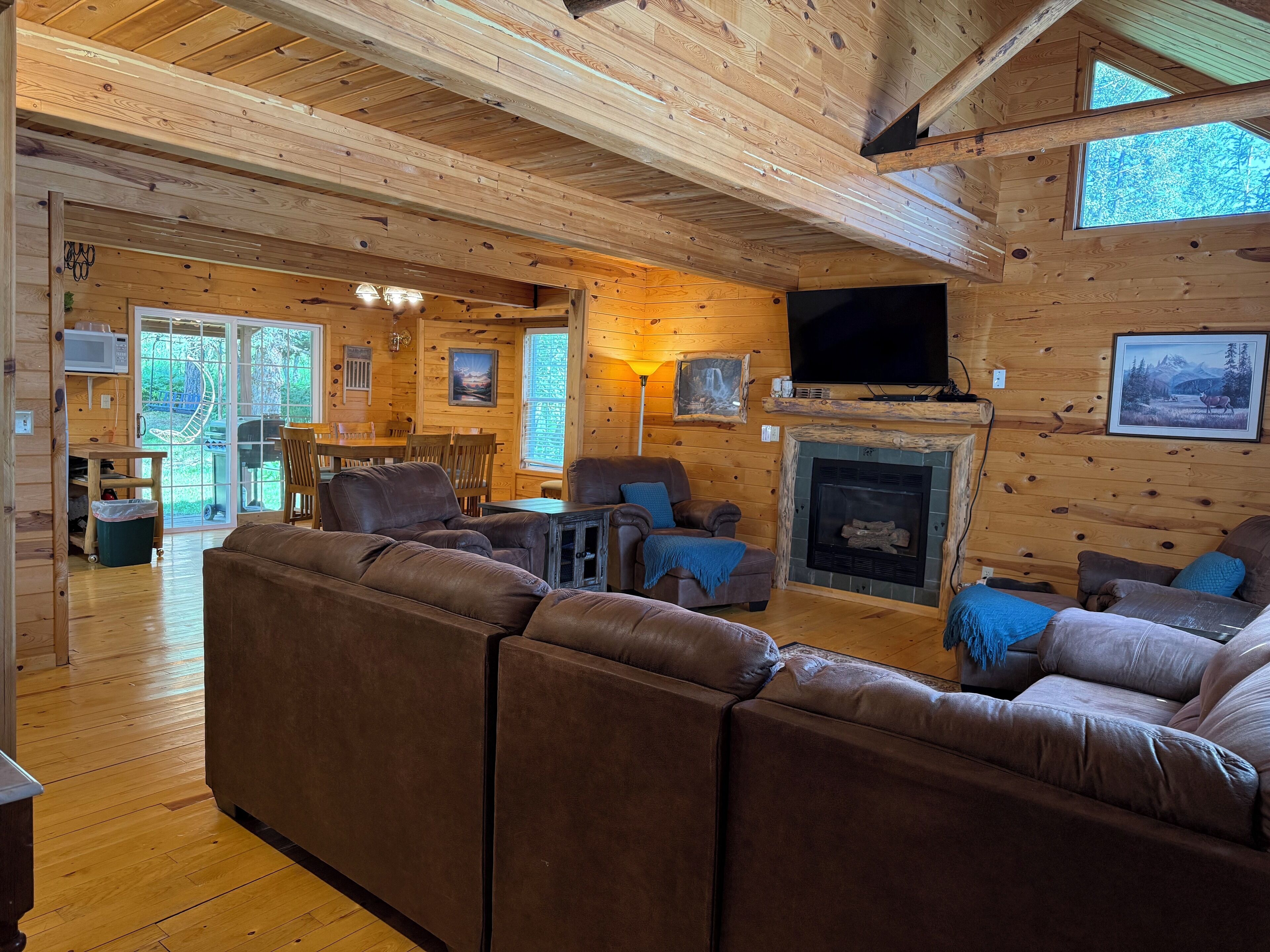 Télévision, cheminée