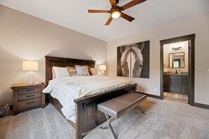 5 bedrooms, WiFi, bed sheets - Brand new, heart of the Black Hills, game room, hot tub (Lead)