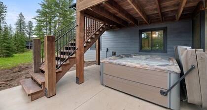 Brand new, heart of the Black Hills, game room, hot tub