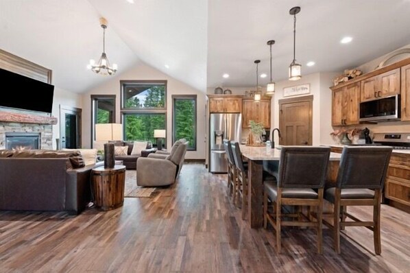 المنشأة من الداخل