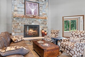 Interior - Moonlit Summit with hot tub, lots of great parking and views (Lead)