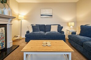 TV, fireplace, offices