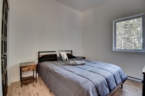 4 bedrooms, WiFi, bed sheets