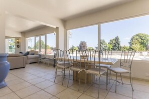 Dining - Grande Villa D'exception en Normandie Tennis, Piscine (Muids)