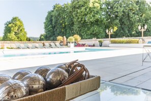 Alberca al aire libre y alberca climatizada