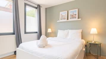 Bureau, fer et planche Ă repasser, accĂšs Internet, draps fournis