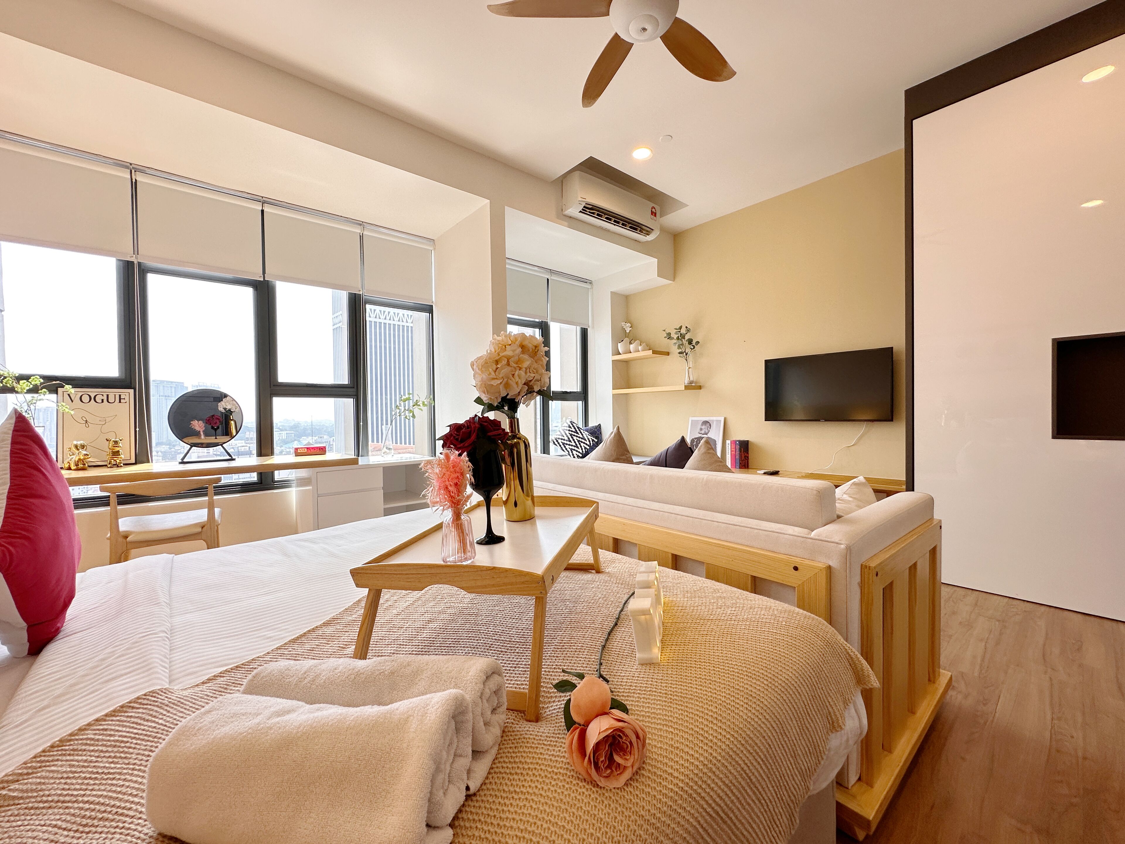 Superior Studio Suite, 1 Bedroom, Kitchen, City View | 1 bedroom, hypo-allergenic bedding, in-room safe, desk
