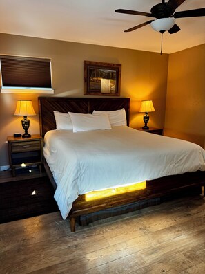 3 bedrooms, iron/ironing board, travel cot, WiFi - Riverwalk II, Across from Ouray's River Walk (Ouray)