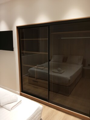 2 bedrooms, iron/ironing board, free WiFi - BlueMotion - TwinBedroomPortApartment N1 (Piraeus)