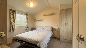 2 bedrooms, bed sheets