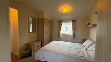 2 bedrooms, bed sheets