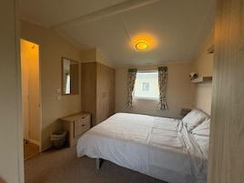 2 bedrooms, bed sheets