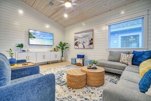 House (4 Bedrooms) | Interior - Swinging Easy by Avantstay Private Pool, Firepit, Balcony (Port Aransas)