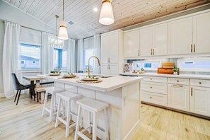 House (4 Bedrooms) | Interior - Swinging Easy by Avantstay Private Pool, Firepit, Balcony (Port Aransas)