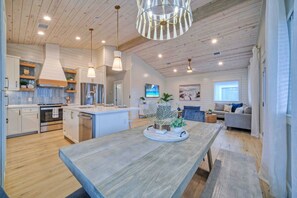 Talo (4 Bedrooms) | Sisätilat