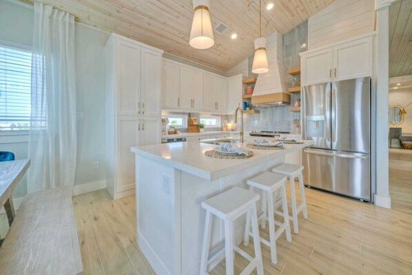 Interior - Flirty Flamingo by Avantstay Private Pool, Firepit, Balcony (Port Aransas)