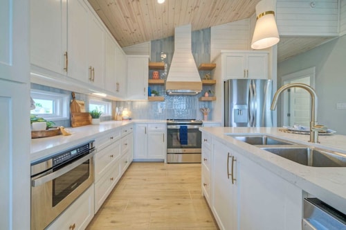 Flirty Flamingo by Avantstay Private Pool, Firepit, Balcony