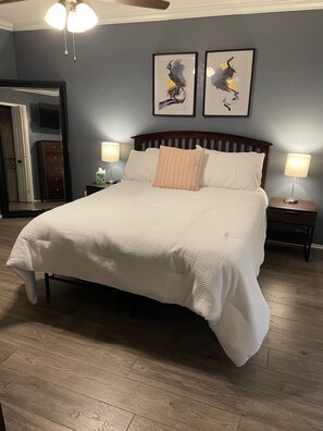 3 bedrooms, in-room safe, desk, iron/ironing board