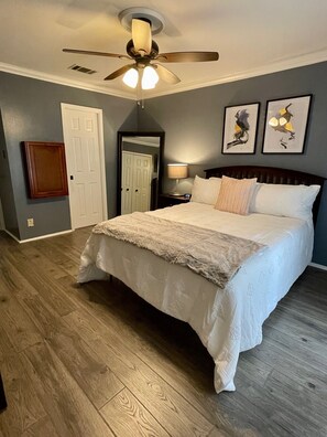 3 bedrooms, in-room safe, desk, iron/ironing board