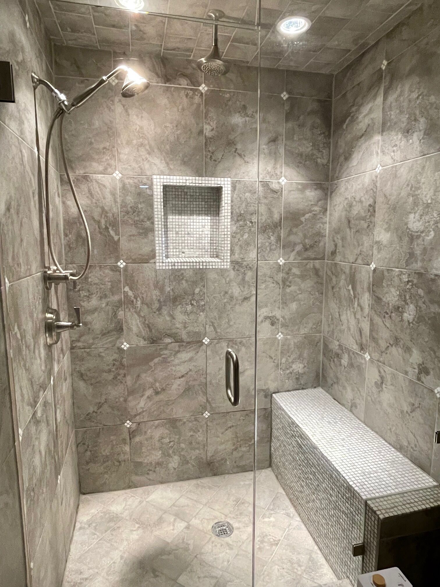 Bruser, boblebadekar, hårtørrer, bidet