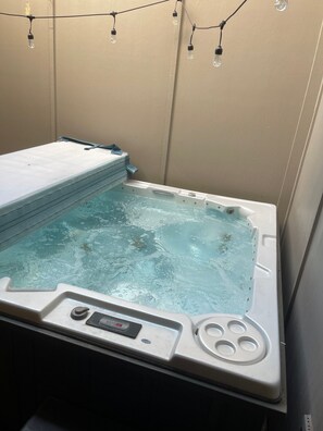 Baignoire à remous intérieure