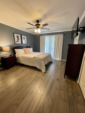 3 bedrooms, in-room safe, desk, iron/ironing board