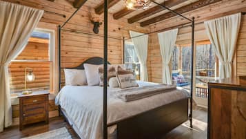 5 bedrooms, iron/ironing board, Internet, bed sheets