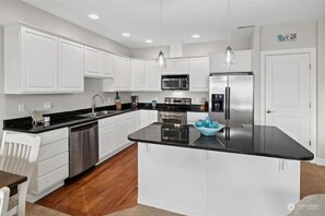 Fridge, microwave, oven, stovetop - A51-River View Unit near club house (Quincy)
