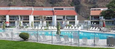 Outdoor pool, a heated pool