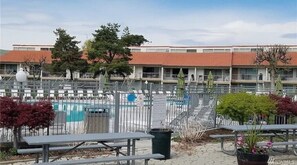Outdoor pool, a heated pool - #153-Kater's Kabin 2 Condo near large pool & Gorge shuttle-book separately (Quincy)