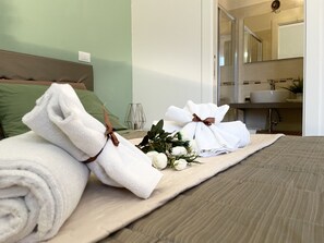 Double or Twin Room, Ensuite | In-room safe, desk, blackout drapes, soundproofing - Porta Alla Croce Guest House (Florence)