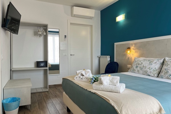 In-room safe, desk, blackout drapes, soundproofing
