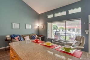 Interior - #154 Kater's Kabin 3-Condo near large pool & Gorge shuttle-book separately (Quincy)