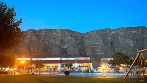 A hotel with a pool and a mountain backdrop. - #155- Kater's Kabin Condo near large pool & shuttle to Gorge Amp-book separately (Quincy)