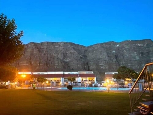 #155- Kater's Kabin Condo near large pool & shuttle to Gorge Amp-book separately