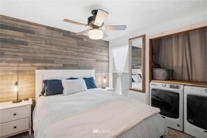 2 bedrooms, iron/ironing board, free WiFi, bed sheets - #182-Unit by pool & Gorge shuttle-book separately (Quincy)