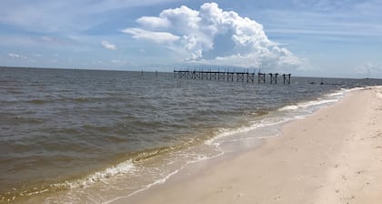 No Cleaning Fee!  <0.6 Miles to the Beach. Pet Friendly! Cast-a-Wave 228Vacay